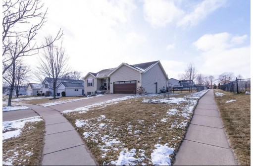 409 Drumlin Hill, Deerfield, WI 53531