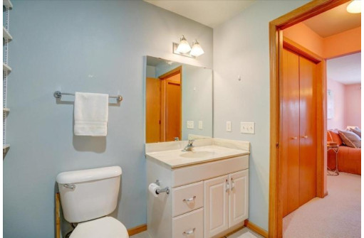 10 Kings Mill Cir 207, Madison, WI 53718