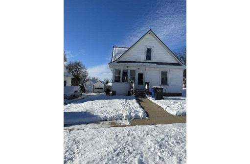 311 Towyn St, Cambria, WI 53923