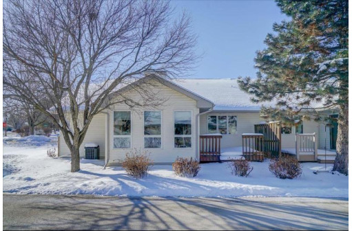 8 Fairview Tr 8, Waunakee, WI 53597