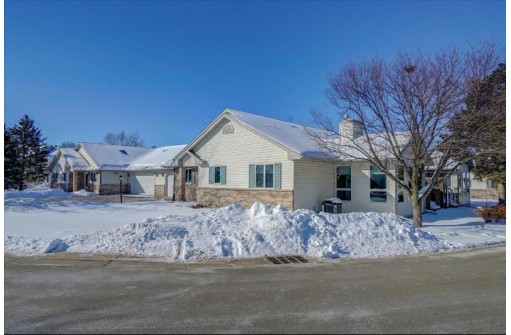 8 Fairview Tr 8, Waunakee, WI 53597