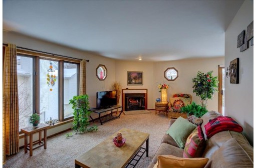 3 Bahr Circle, Madison, WI 53719