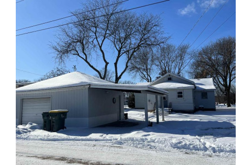 220 S Wacouta Ave, Prairie Du Chien, WI 53821