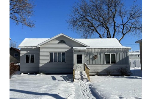 220 S Wacouta Ave, Prairie Du Chien, WI 53821