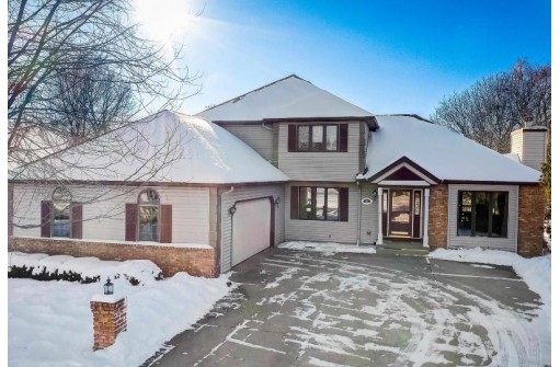 116 Fairbrook Dr, Waunakee, WI 53597