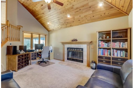 116 Fairbrook Dr, Waunakee, WI 53597