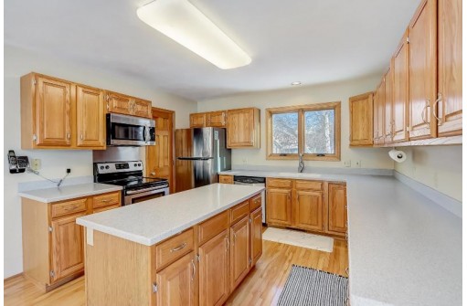 116 Fairbrook Dr, Waunakee, WI 53597