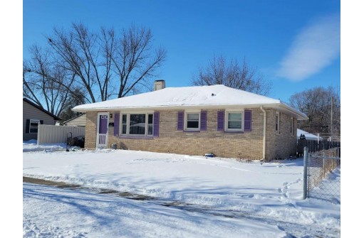 1610 Pershing Pl, Janesville, WI 53545