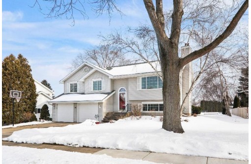 1904 Manchester Xing, Waunakee, WI 53597