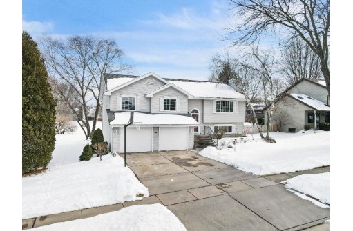 1904 Manchester Xing, Waunakee, WI 53597