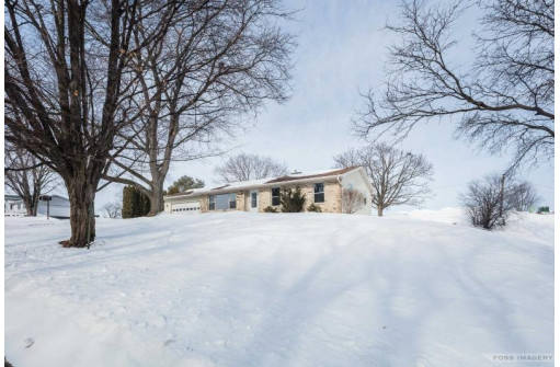 4908 Kirkwood Dr, Waunakee, WI 53597