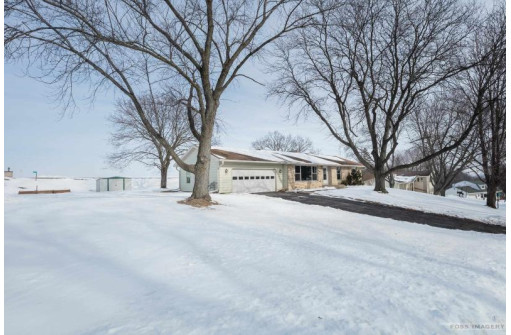 4908 Kirkwood Dr, Waunakee, WI 53597