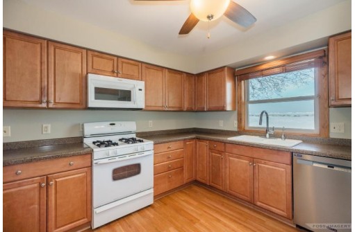 4908 Kirkwood Dr, Waunakee, WI 53597