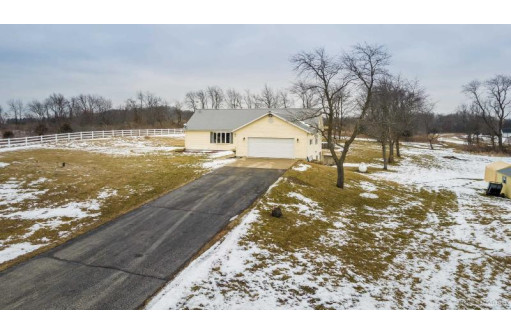 W1525 Rose Ln, Brodhead, WI 53520