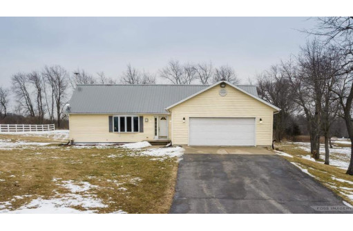 W1525 Rose Ln, Brodhead, WI 53520