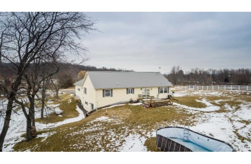 W1525 Rose Ln, Brodhead, WI 53520