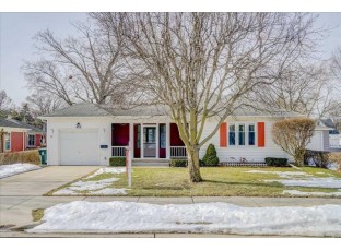 408 Hillcrest Dr Sun Prairie, WI 53590-2221