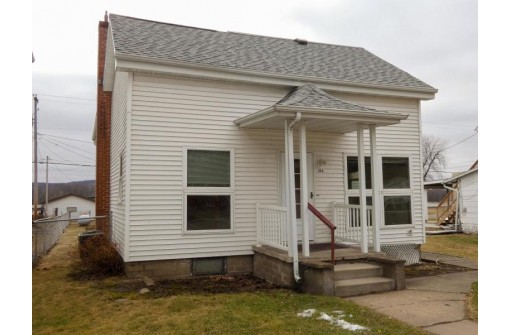 104 E Amelia St, Cassville, WI 53806