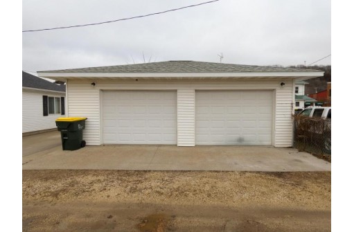 104 E Amelia St, Cassville, WI 53806