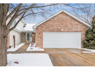 649 Village Ln Sun Prairie, WI 53590