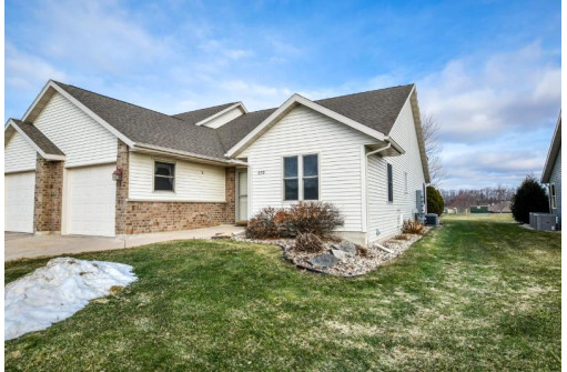 630 Sunset Dr, Lodi, WI 53555