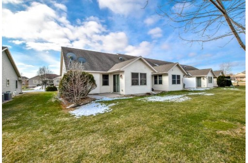 630 Sunset Dr, Lodi, WI 53555