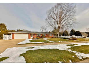 1912 N Claremont Dr Janesville, WI 53545