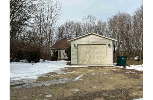 2100 Nora Rd, Cottage Grove, WI 53527