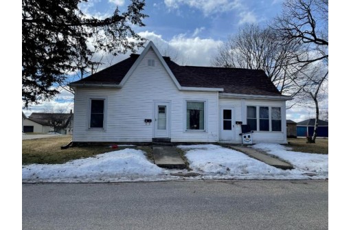 313 E Merrimac St, Dodgeville, WI 53533