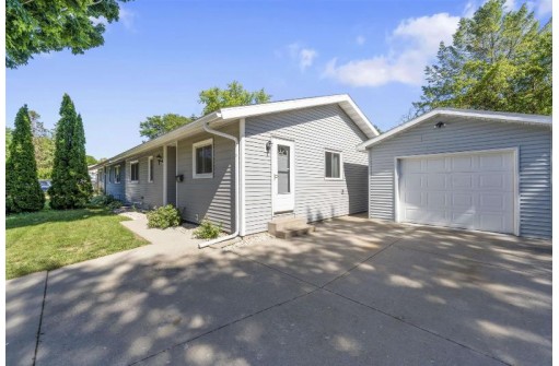 1013 Vandenburg St, Sun Prairie, WI 53590