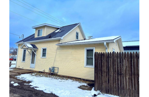 314 E Mcleod St, Prairie Du Chien, WI 53821