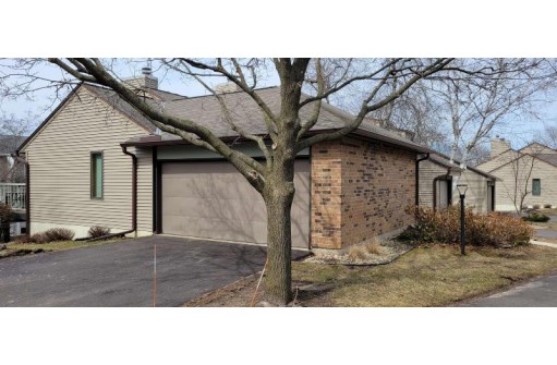 111 Ponwood Cir, Madison, WI 53717