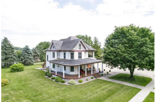 1316 2nd St, New Glarus, WI 53574