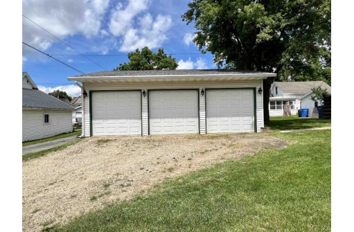 807 E 3rd Ave, Brodhead, WI 53520