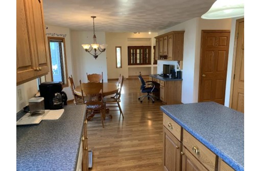 813 Hilltop Dr, DeForest, WI 53532