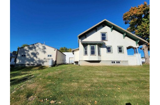 1300 W Maple St, Lancaster, WI 53813