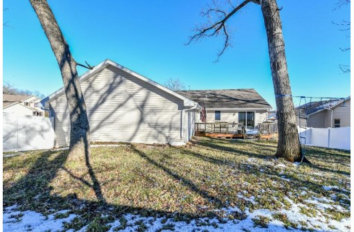 4489 White Oak Dr, Janesville, WI 53546