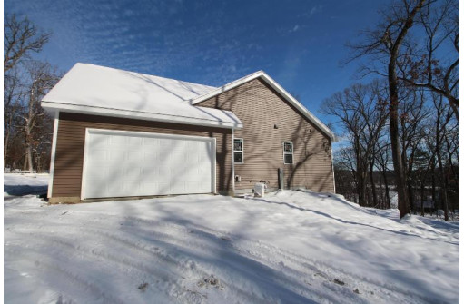 N4040 County Road U, Portage, WI 53901-9648