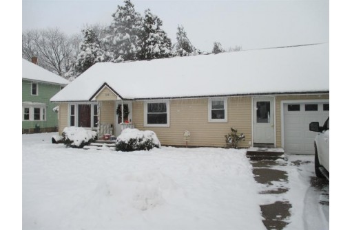 712 S Main St, Westfield, WI 53964