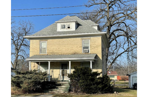 318 N Main St, Edgerton, WI 53534