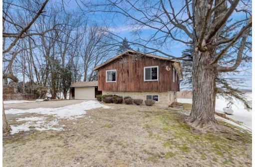 8506 Airport Rd, Middleton, WI 53562