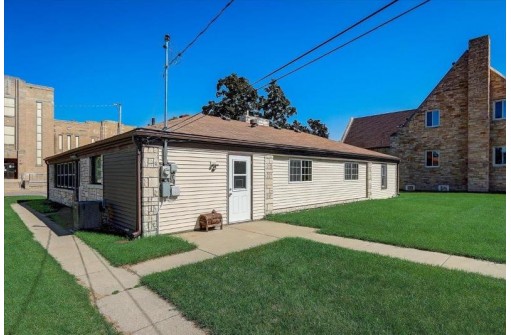 104 W Franklin St, Portage, WI 53901