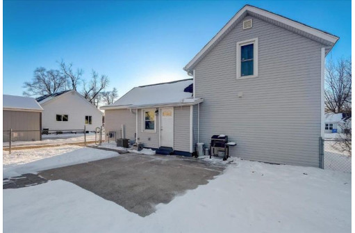 114 Wisconsin St, Pardeeville, WI 53954