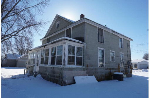 1209 S Beaumont Rd, Prairie Du Chien, WI 53821