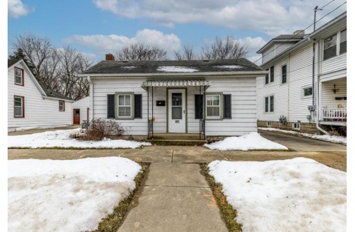 385 Rockport Rd, Janesville, WI 53548