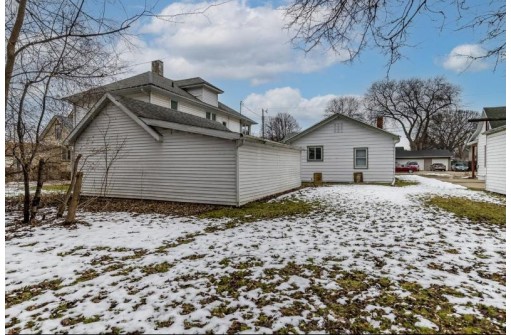 385 Rockport Rd, Janesville, WI 53548