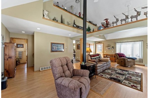 E2340 Alpine Ln, La Valle, WI 53941