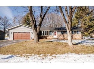 504 Woodvale Dr DeForest, WI 53532