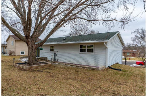 608 Acker Pky, DeForest, WI 53532