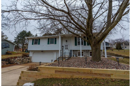 608 Acker Pky, DeForest, WI 53532